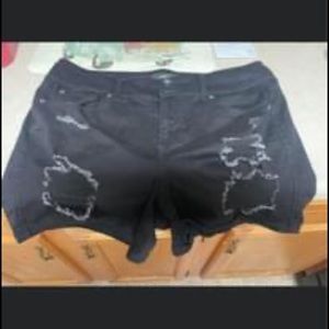 Torrid Denim Shorts. Size 18 NWOT only tried on